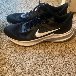 Nike Men's Black and White Athletic Shoes
